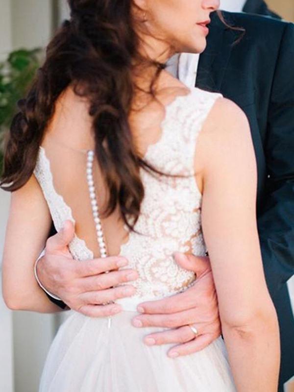 A-line Scoop Lace Sweep Train Tulle Wedding Dress