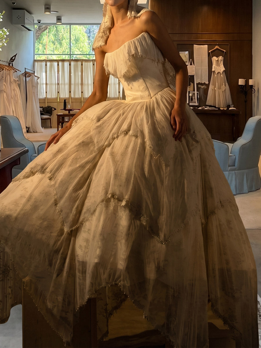 A-line/Princess Scoop Appliques Lace Floor-Length Tulle Wedding Dresses
