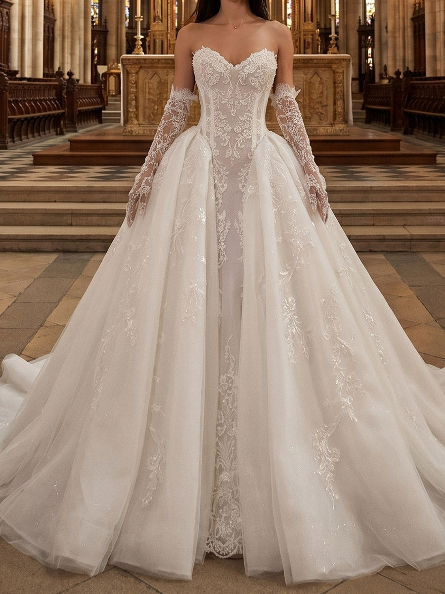 A-line/Princess Sweetheart Appliques Lace Court Train Tulle Wedding Dresses