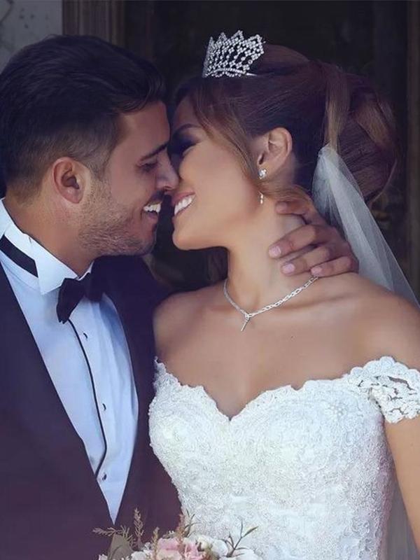 Ball-Gown Off-the-Shoulder Appliques Lace Floor-Length Tulle Wedding Dress