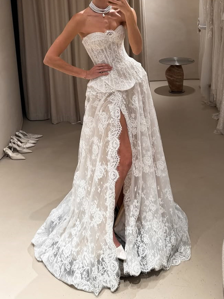 A-line/Princess Sweetheart Appliques Lace Chapel Train Lace Wedding Dresses