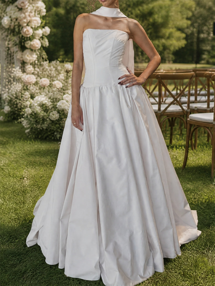 A-line/Princess Straight Pleated Chapel Train Taffeta Wedding Dresses